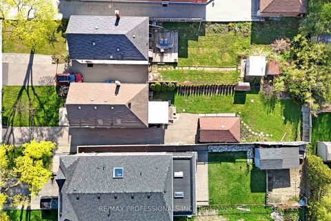 Photo 32 at 24 Braeburn Avenue, Humber Heights, Toronto