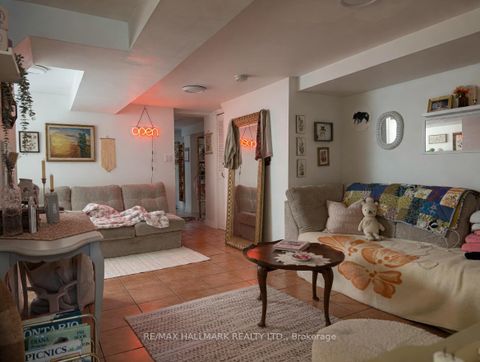 Photo 40 at 261 Ossington Avenue, Bellwoods, Toronto
