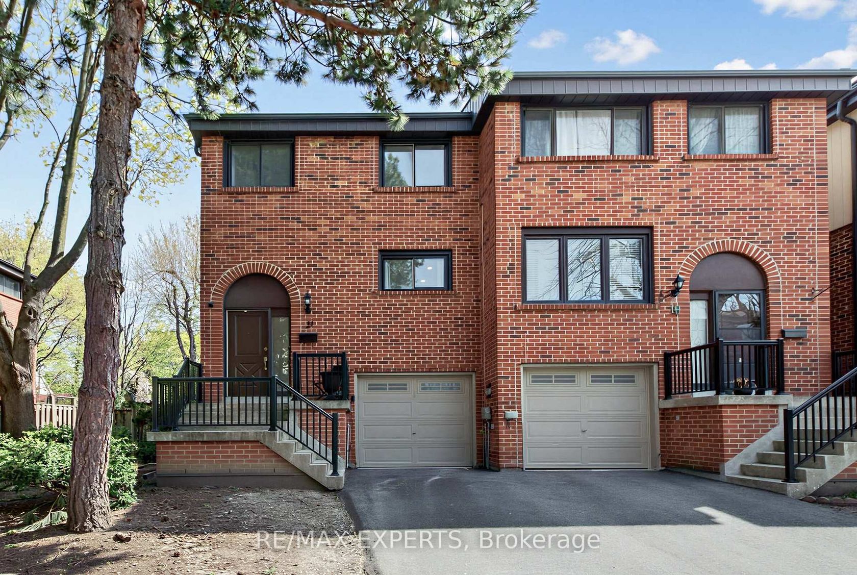 21 Maple Branch Path, The Westway, Toronto photo number 2