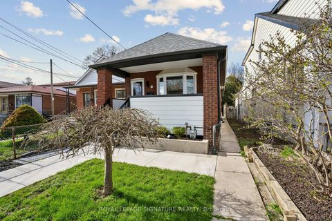 Photo 2 at 972 Cosburn Avenue, Lumsden, Toronto