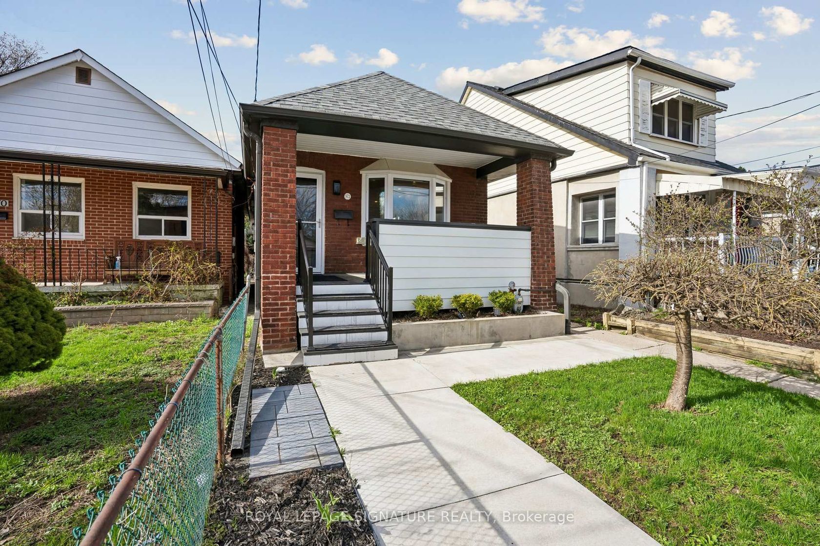 972 Cosburn Avenue, Lumsden, Toronto 