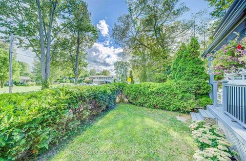 Photo 10 at 228 Lake Drive, Historic Lakeshore Communities, Georgina