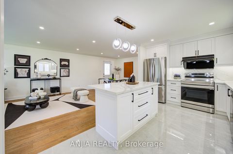 Photo 19 at 80 Southdale Drive, Bullock, Markham