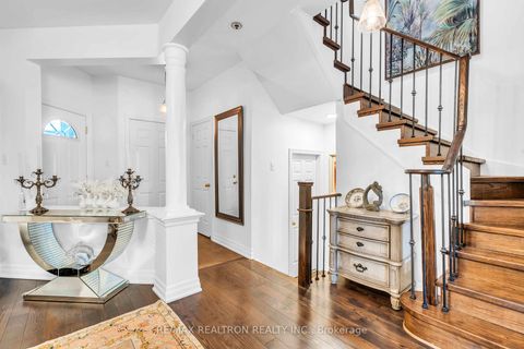 Photo 6 at 36 Edgemont Court, Westbrook, Richmond Hill