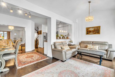Photo 13 at 36 Edgemont Court, Westbrook, Richmond Hill
