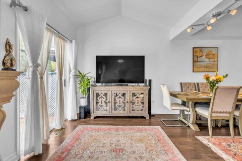 Photo 15 at 36 Edgemont Court, Westbrook, Richmond Hill