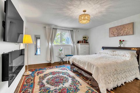 Photo 16 at 36 Edgemont Court, Westbrook, Richmond Hill