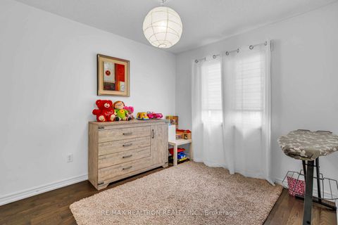 Photo 18 at 36 Edgemont Court, Westbrook, Richmond Hill