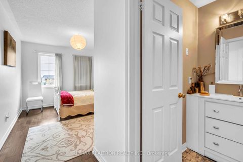 Photo 19 at 36 Edgemont Court, Westbrook, Richmond Hill