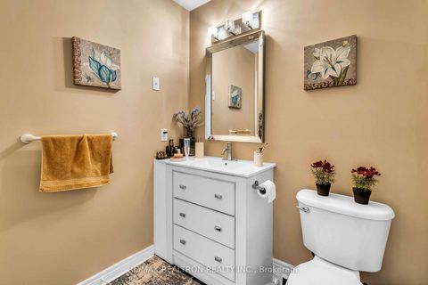 Photo 21 at 36 Edgemont Court, Westbrook, Richmond Hill