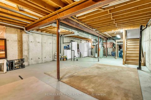Photo 24 at 36 Edgemont Court, Westbrook, Richmond Hill