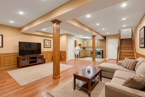 Photo 25 at 36 Edgemont Court, Westbrook, Richmond Hill