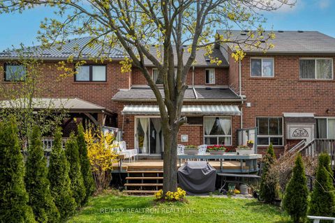 Photo 32 at 36 Edgemont Court, Westbrook, Richmond Hill