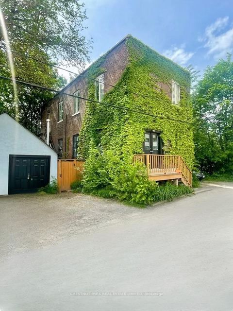 Photo 0 at 156 Sussex Mews, University, Toronto