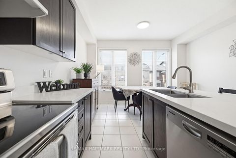 Photo 4 at 60 Belanger Crescent, Birchmount, Toronto