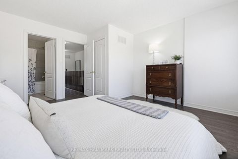 Photo 15 at 60 Belanger Crescent, Birchmount, Toronto
