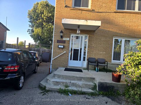 Photo 1 at 7585 Wrenwood Crescent, Malton, Mississauga