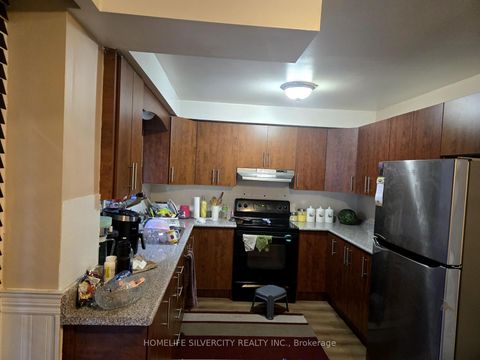 Photo 5 at 7585 Wrenwood Crescent, Malton, Mississauga