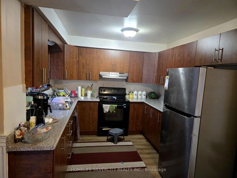 Photo 6 at 7585 Wrenwood Crescent, Malton, Mississauga