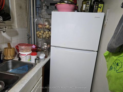 Photo 7 at 7585 Wrenwood Crescent, Malton, Mississauga