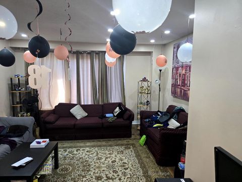 Photo 8 at 7585 Wrenwood Crescent, Malton, Mississauga