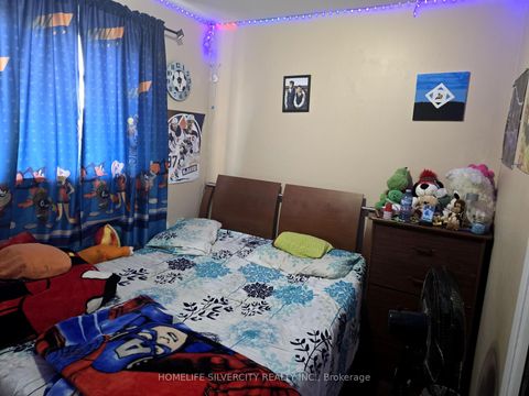 Photo 10 at 7585 Wrenwood Crescent, Malton, Mississauga
