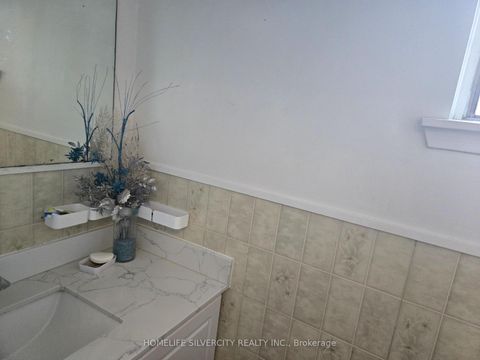 Photo 13 at 7585 Wrenwood Crescent, Malton, Mississauga