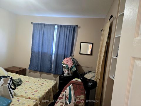 Photo 15 at 7585 Wrenwood Crescent, Malton, Mississauga