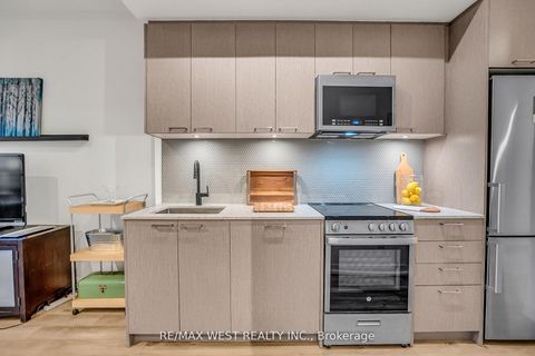 Photo 10 at 617 - 1808 St. Clair Avenue W, Pellam Park, Toronto