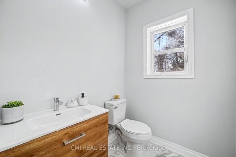 Photo 15 at 75 Kenilworth Avenue, The Beaches, Toronto