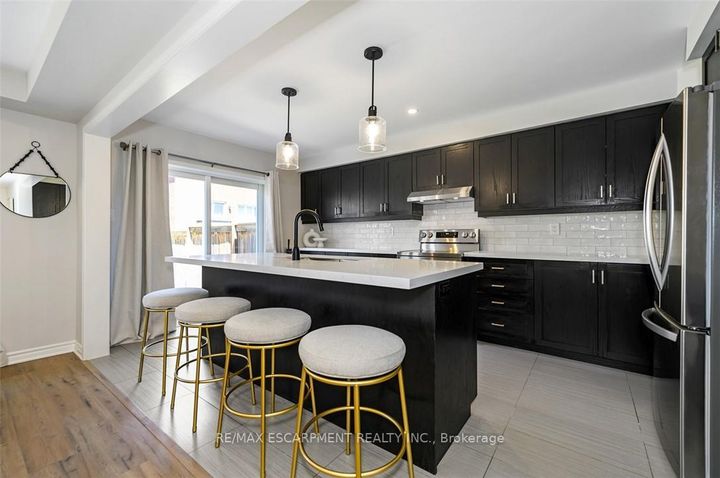 Photo 16 at 43 - 22 Spring Creek Drive, Waterdown, Hamilton