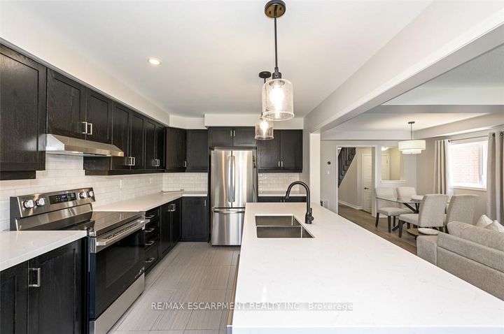 Photo 18 at 43 - 22 Spring Creek Drive, Waterdown, Hamilton
