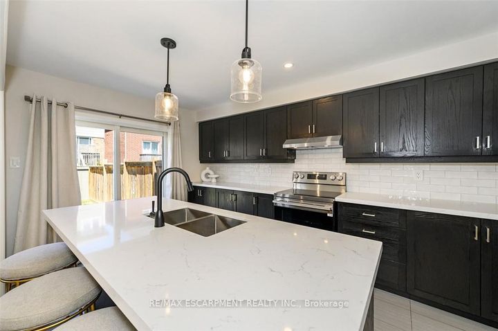 Photo 19 at 43 - 22 Spring Creek Drive, Waterdown, Hamilton