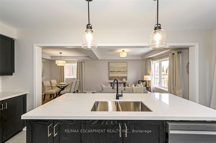 Photo 21 at 43 - 22 Spring Creek Drive, Waterdown, Hamilton