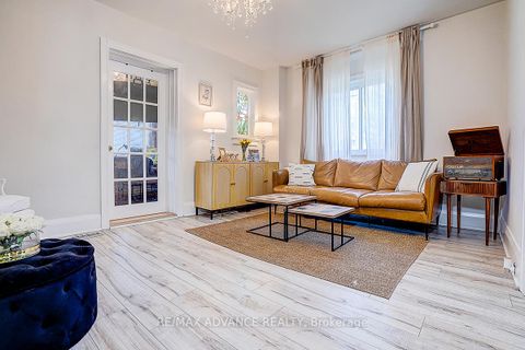 Photo 5 at 33 Castlefield Avenue, Eglinton, Toronto