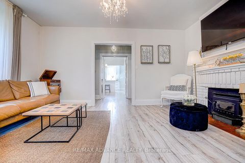 Photo 11 at 33 Castlefield Avenue, Eglinton, Toronto