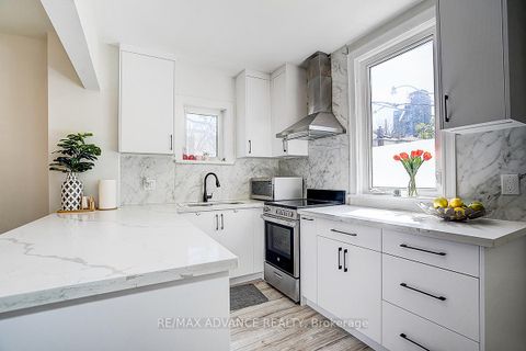 Photo 16 at 33 Castlefield Avenue, Eglinton, Toronto