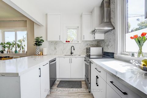 Photo 17 at 33 Castlefield Avenue, Eglinton, Toronto