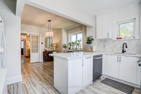 Photo 18 at 33 Castlefield Avenue, Eglinton, Toronto