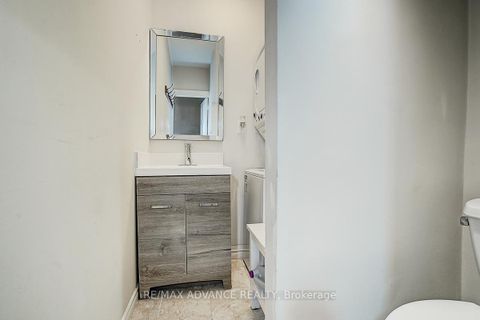 Photo 20 at 33 Castlefield Avenue, Eglinton, Toronto