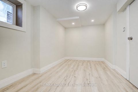 Photo 37 at 33 Castlefield Avenue, Eglinton, Toronto