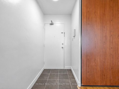 Photo 3 at 501 - 180 Markham Road, Scarborough Village, Toronto