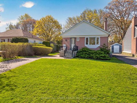 Photo 2 at 9 Martindale Road, Cliffcrest, Toronto
