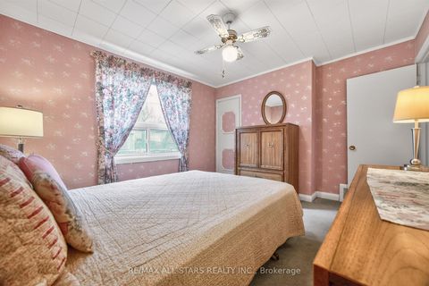 Photo 13 at 9 Martindale Road, Cliffcrest, Toronto
