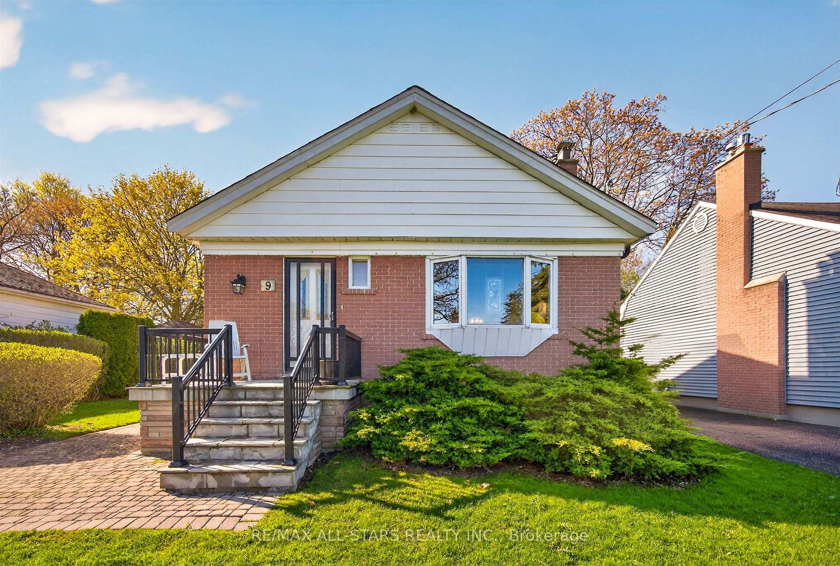 9 Martindale Road, Cliffcrest, Toronto photo number 2