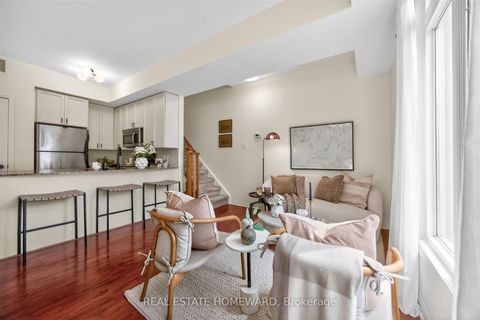 Photo 2 at 32 - 88 Carr Street, Chinatown, Toronto