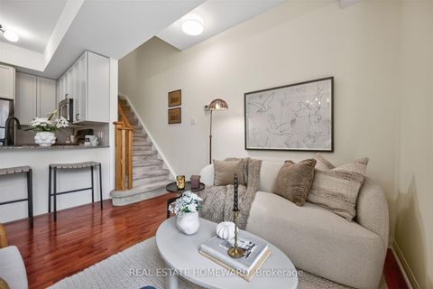 Photo 3 at 32 - 88 Carr Street, Chinatown, Toronto