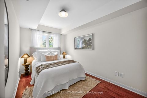 Photo 16 at 32 - 88 Carr Street, Chinatown, Toronto