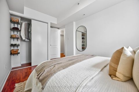Photo 17 at 32 - 88 Carr Street, Chinatown, Toronto