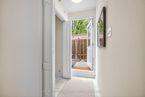 Photo 24 at 32 - 88 Carr Street, Chinatown, Toronto